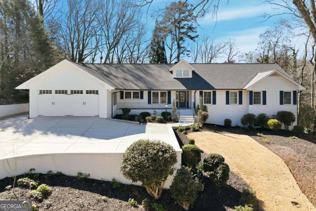 Photo of 1685 Valley Road NE, Gainesville, GA 30501 (MLS # 10695323)