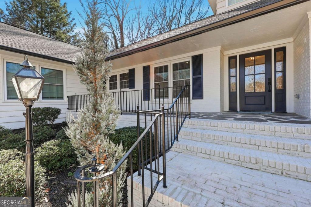 Photo of 1685 Valley Road NE, Gainesville, GA 30501 (MLS # 10695323)