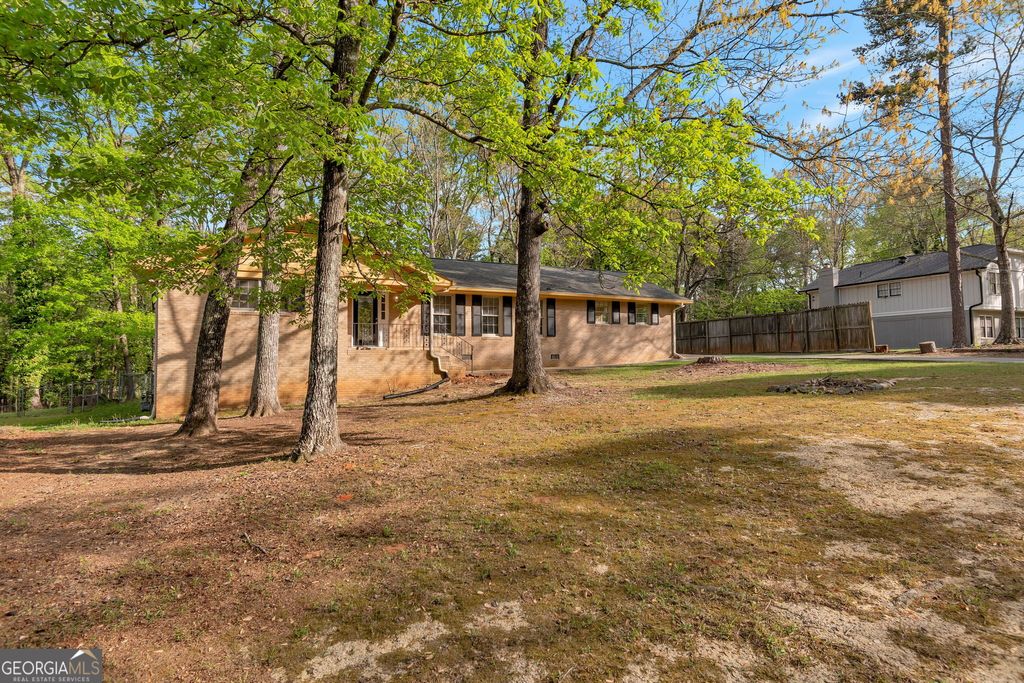 Photo of 574 Horseshoe Circle SW, Lilburn, GA 30047 (MLS # 10724670)