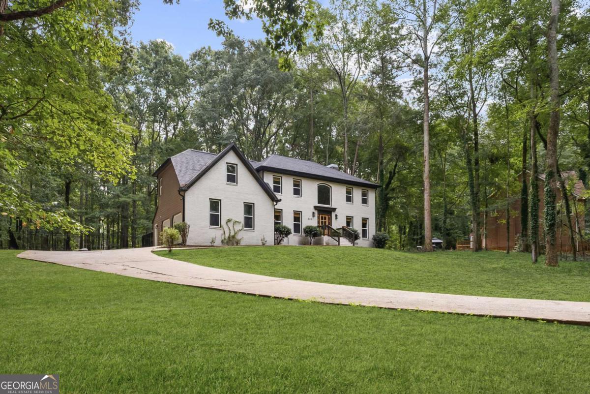 300 Creekview TRL