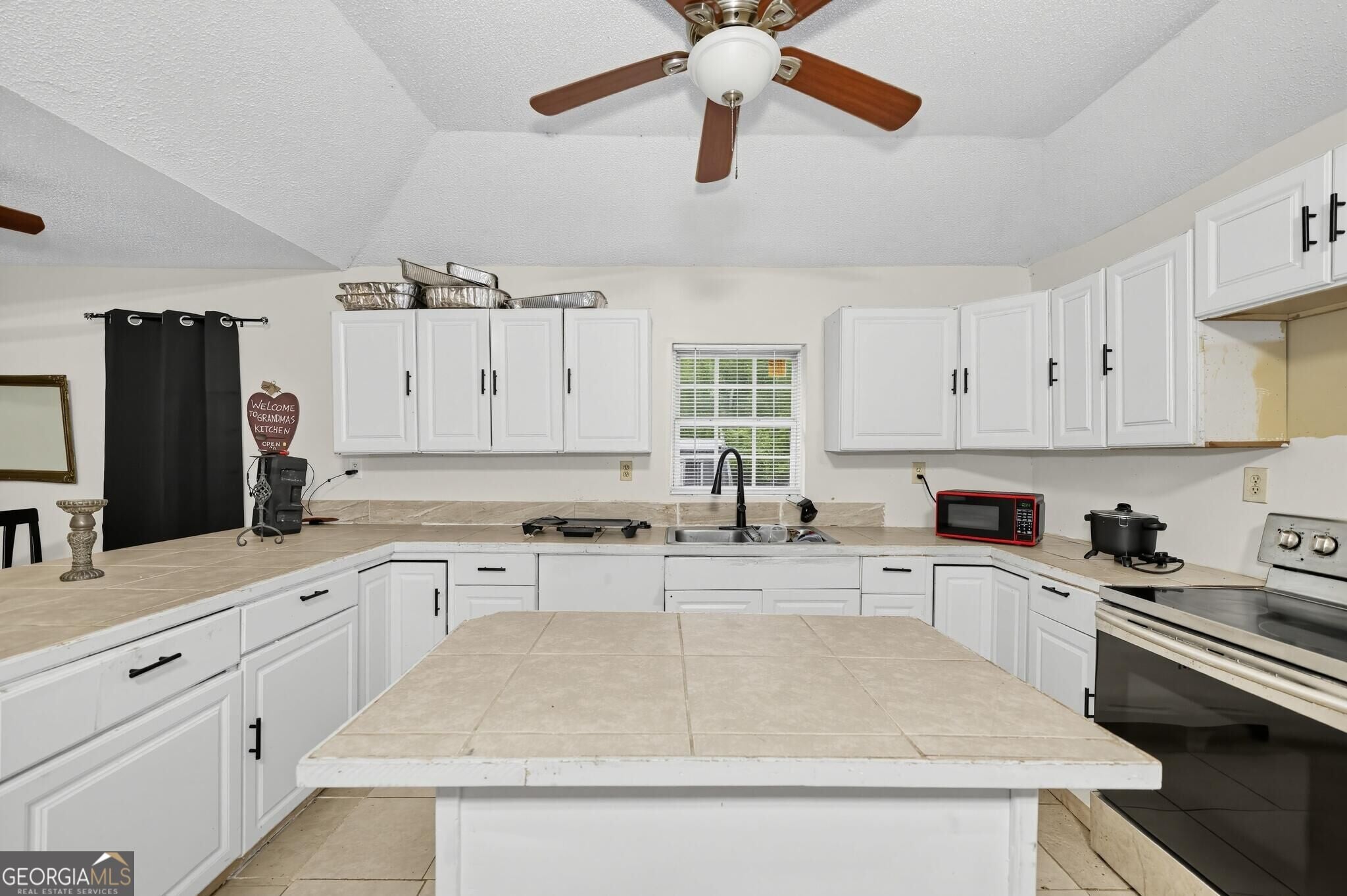 3020 Woodridge CT