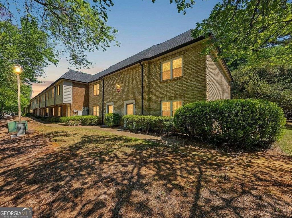 Photo of 270 Winding River Road #H, Atlanta, GA 30350 (MLS # 10736015)