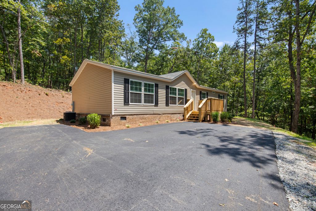 Photo of 647 Fern Valley Trail, Clarkesville, GA 30523 (MLS # 10659388)