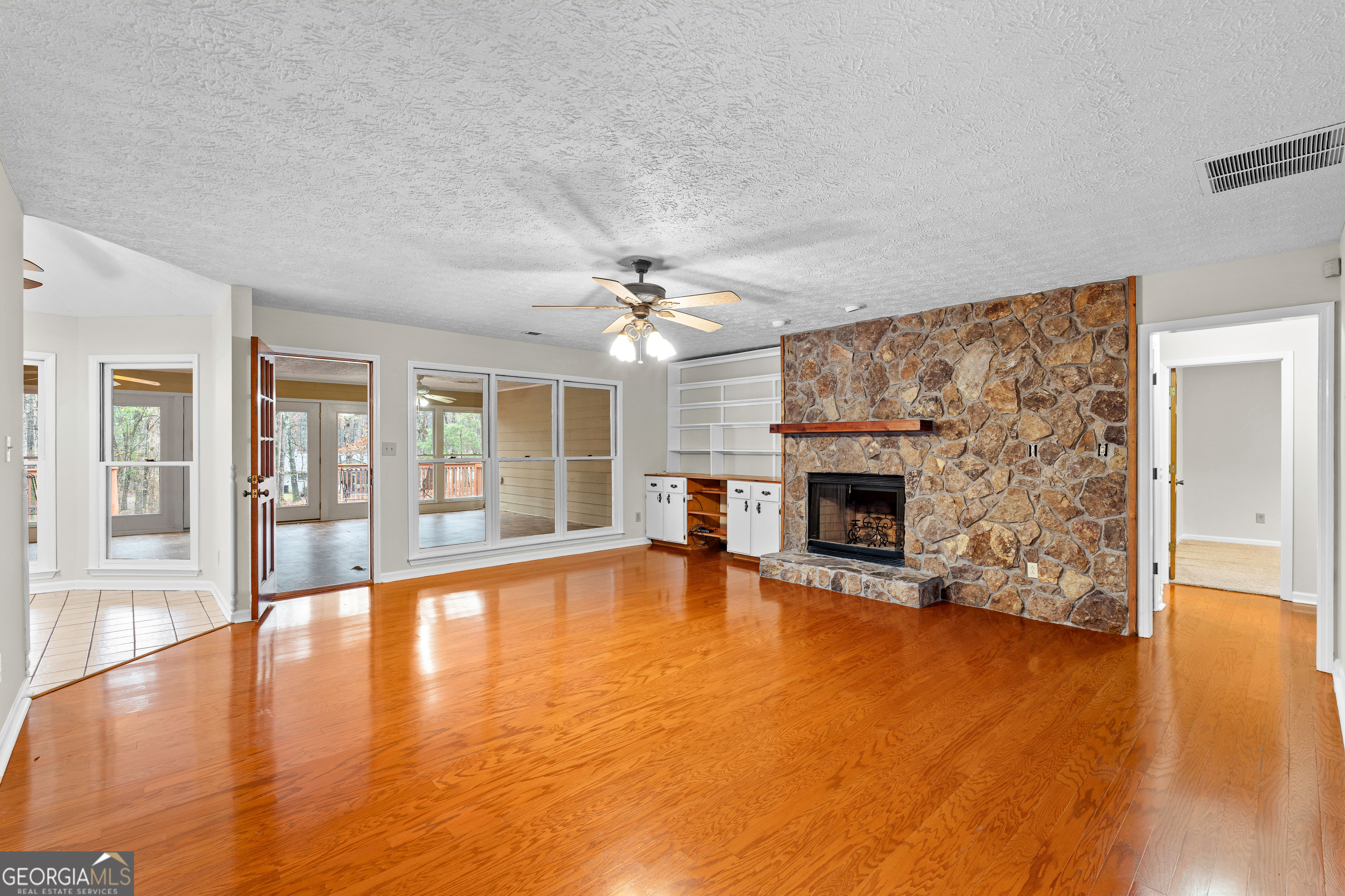 Fayetteville, Georgia 30215, United States, 3 Bedrooms Bedrooms, ,3 BathroomsBathrooms,Residential,Active,252132