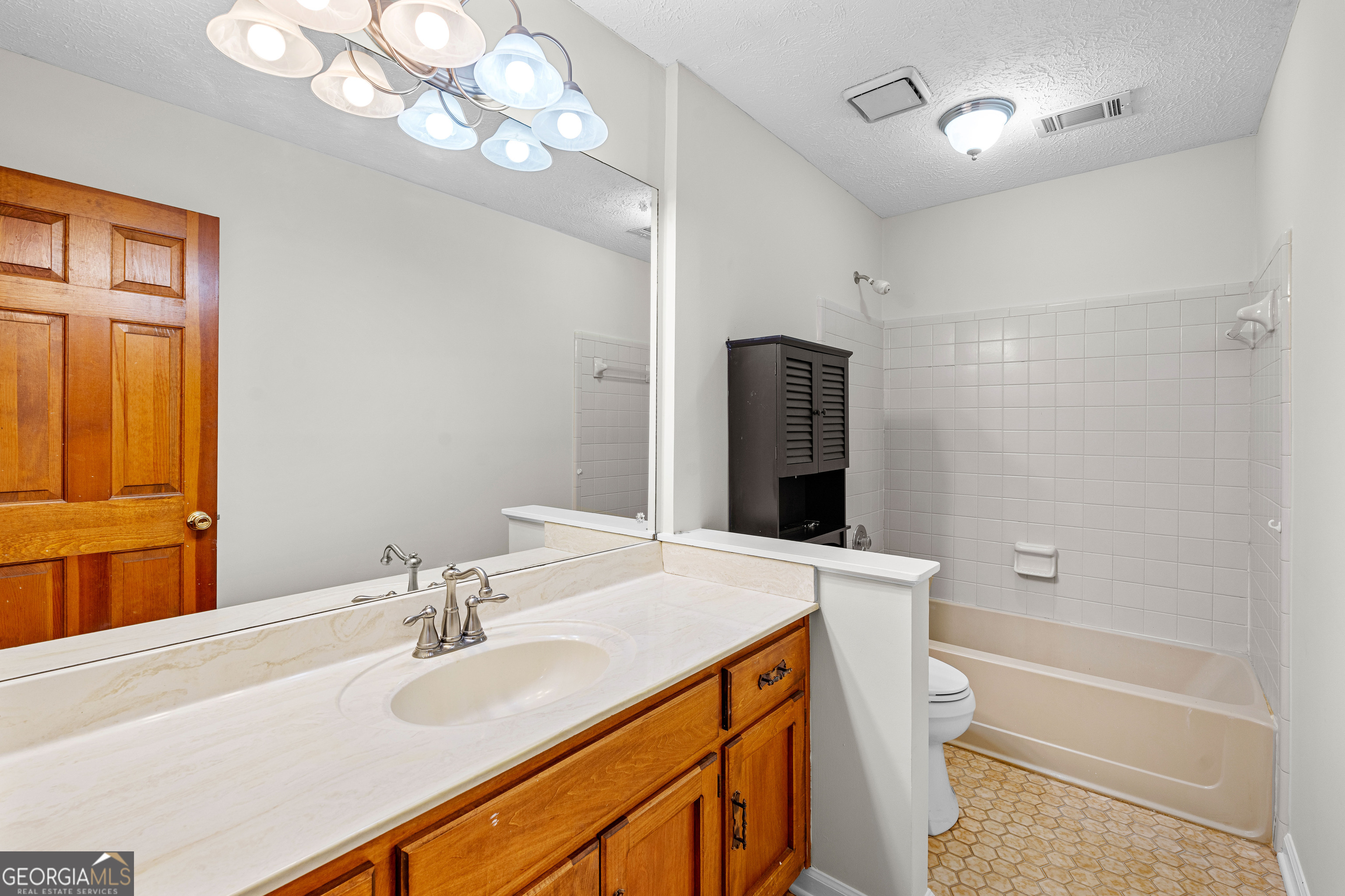 Fayetteville, Georgia 30215, United States, 3 Bedrooms Bedrooms, ,3 BathroomsBathrooms,Residential,Active,252132