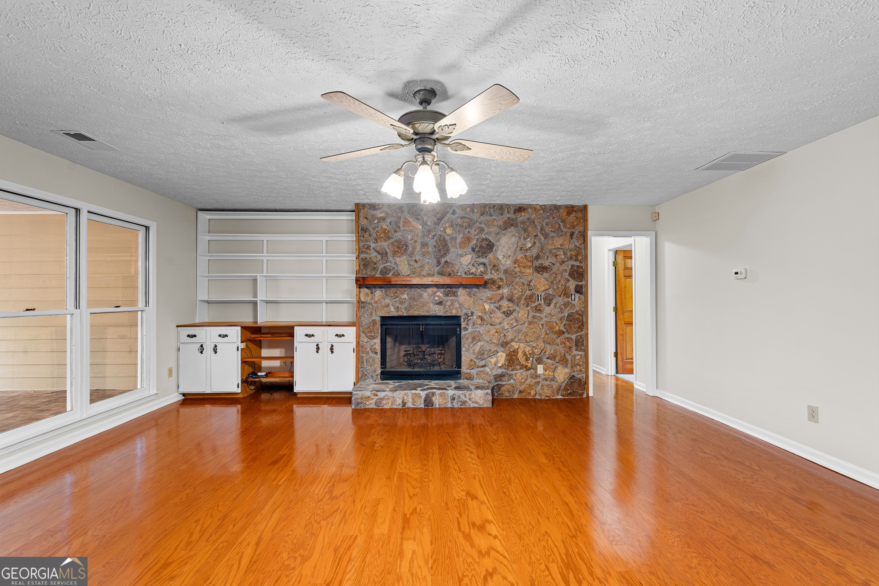 Fayetteville, Georgia 30215, United States, 3 Bedrooms Bedrooms, ,3 BathroomsBathrooms,Residential,Active,252132