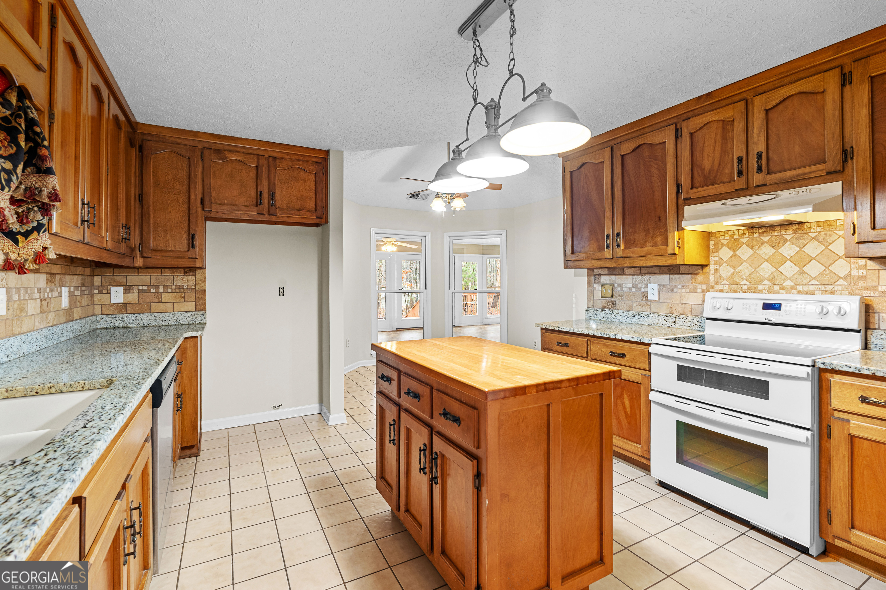 Fayetteville, Georgia 30215, United States, 3 Bedrooms Bedrooms, ,3 BathroomsBathrooms,Residential,Active,252132