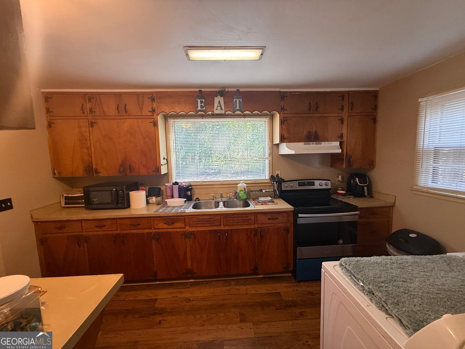 1184 Edna PL