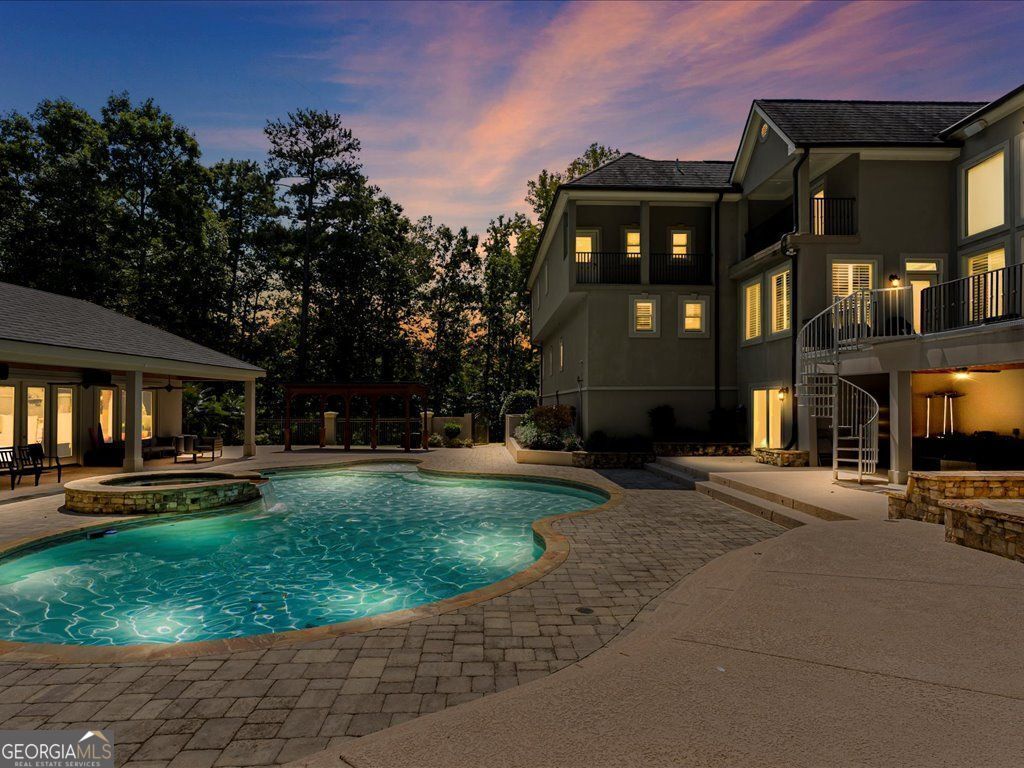 330 N Peachtree PKWY