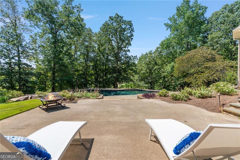 127 Mills LN