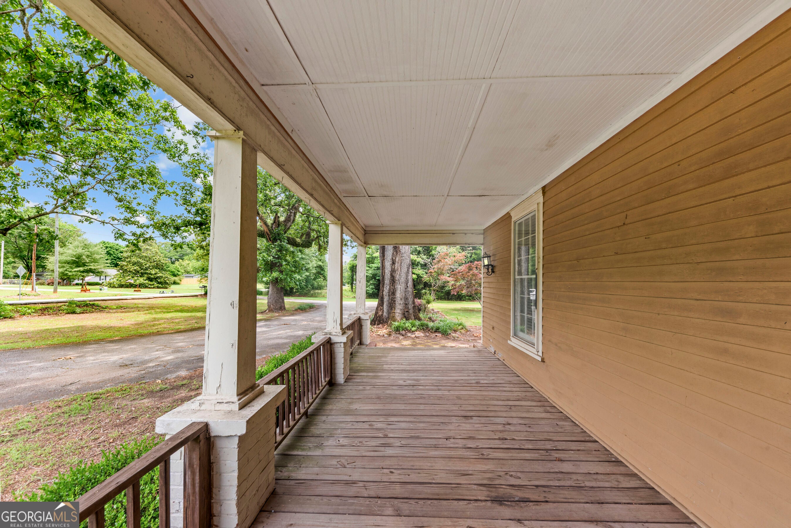 1047 Dixie RD