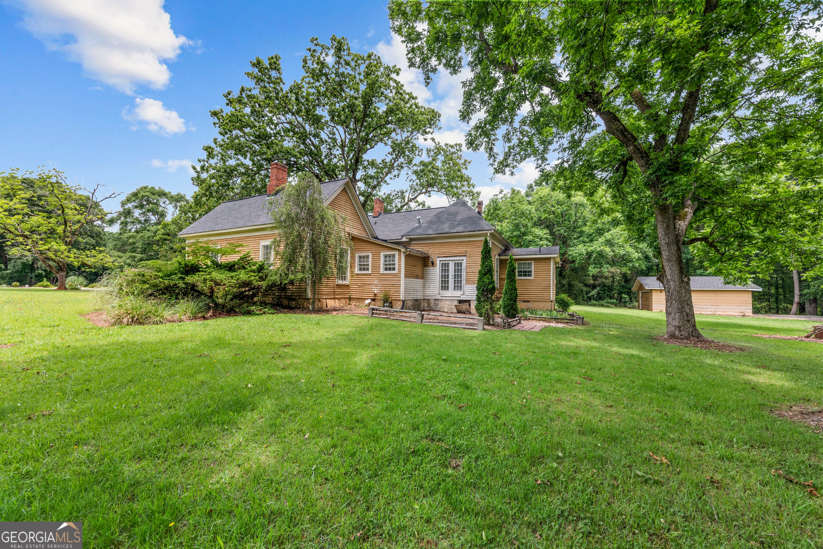 1047 Dixie RD