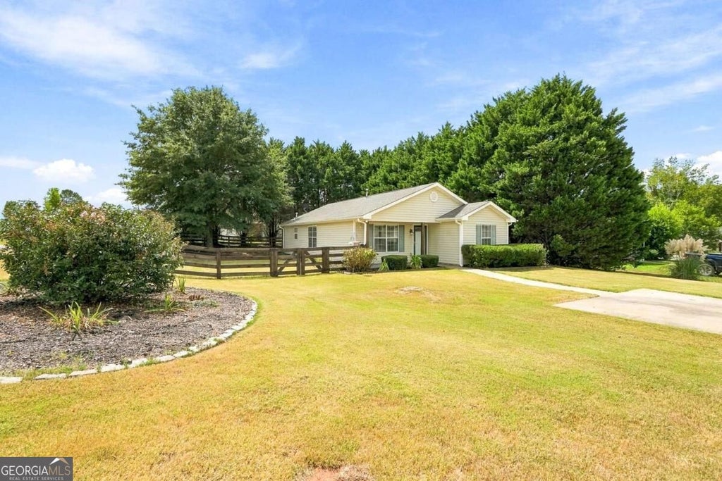 Photo of 306 Dove Point, Social Circle, GA 30025 (MLS # 10845009)