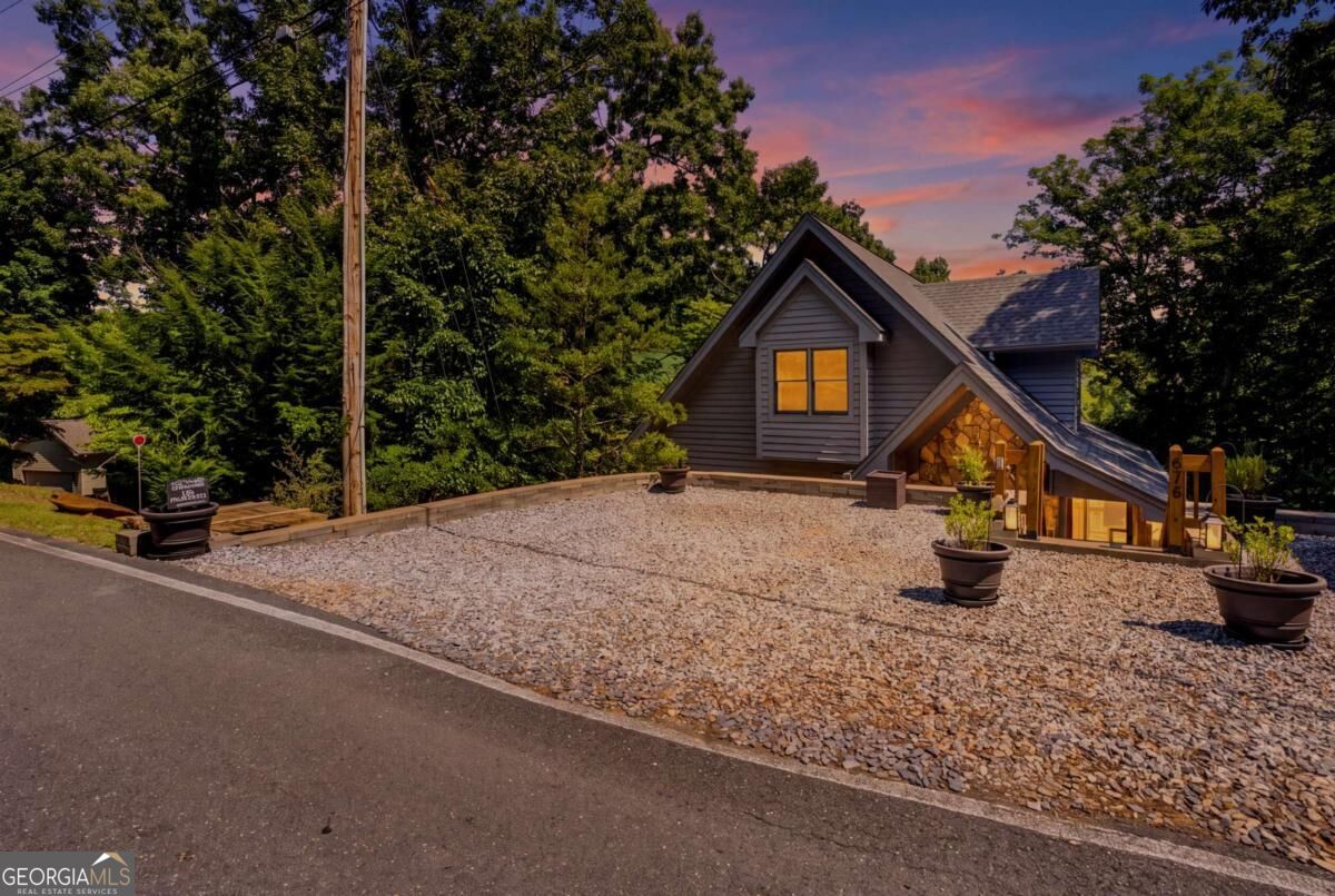676 Alpine DR