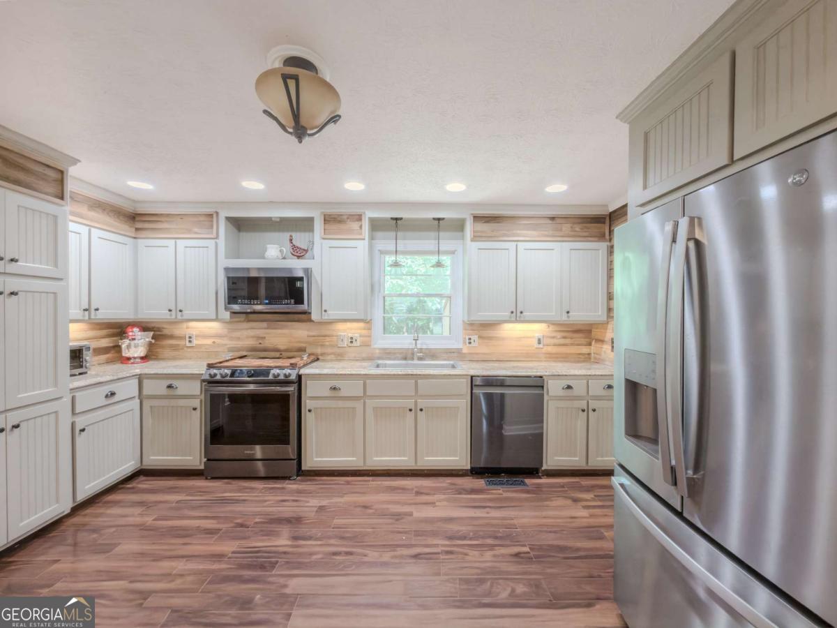 1648 Dogwood TRL