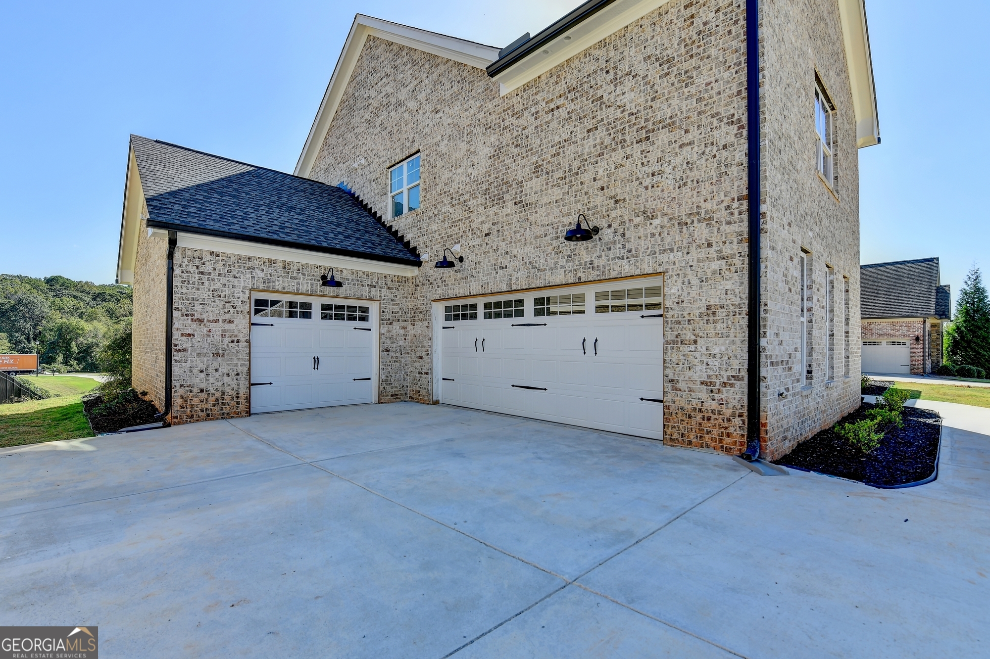 5643 Meadow View DR