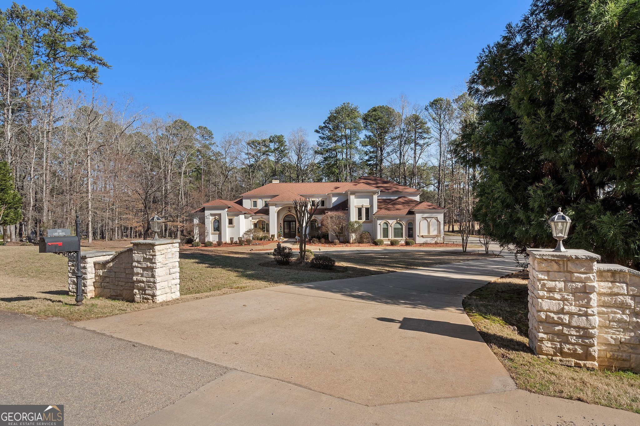 1240 Lake DR