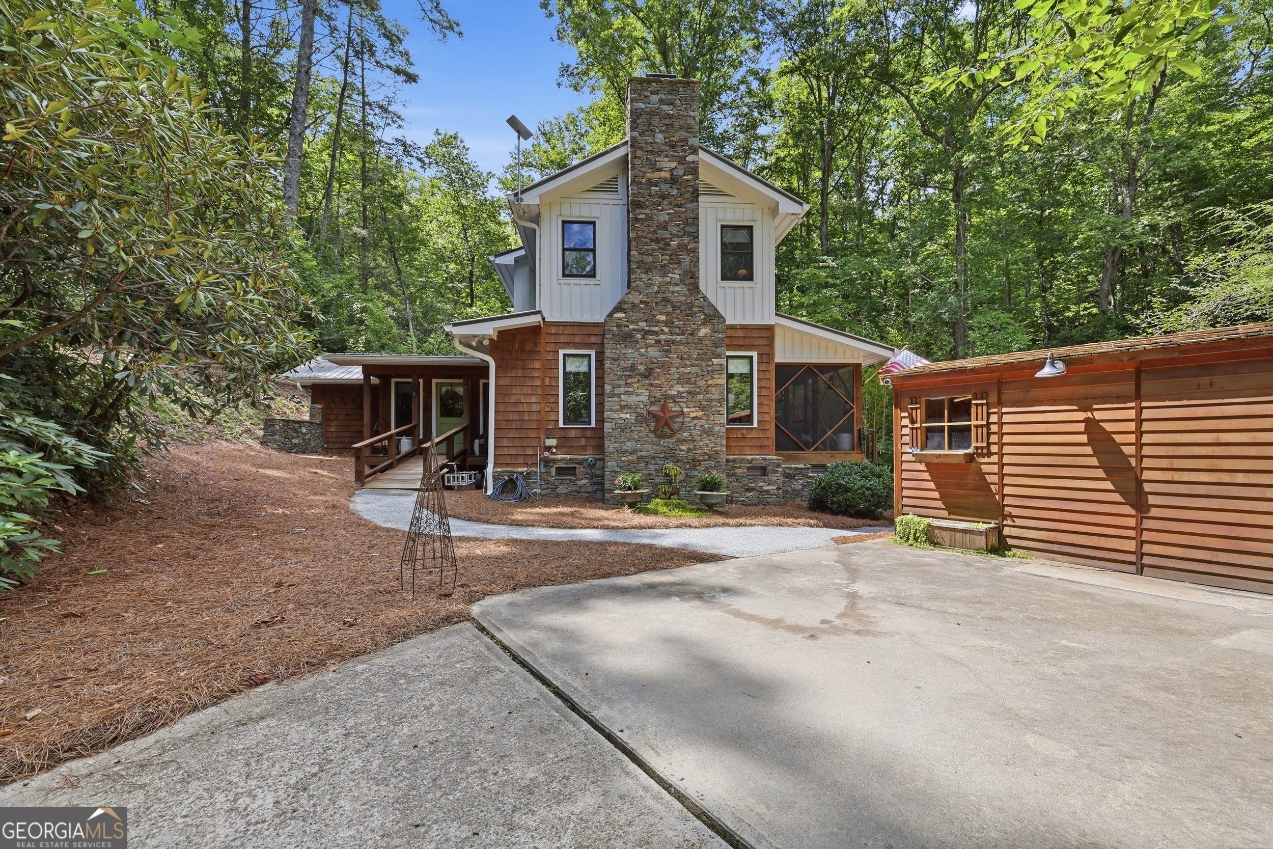 383 Bull Frog LN
