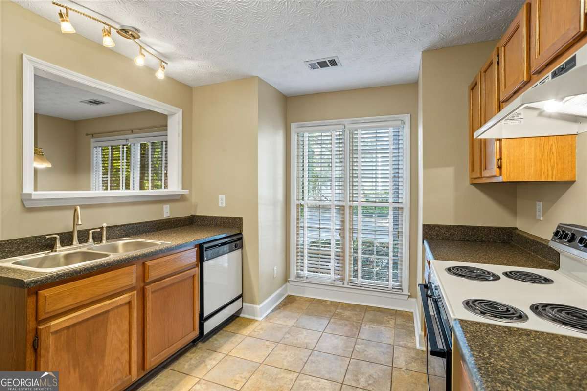 Camden Pond - Residential