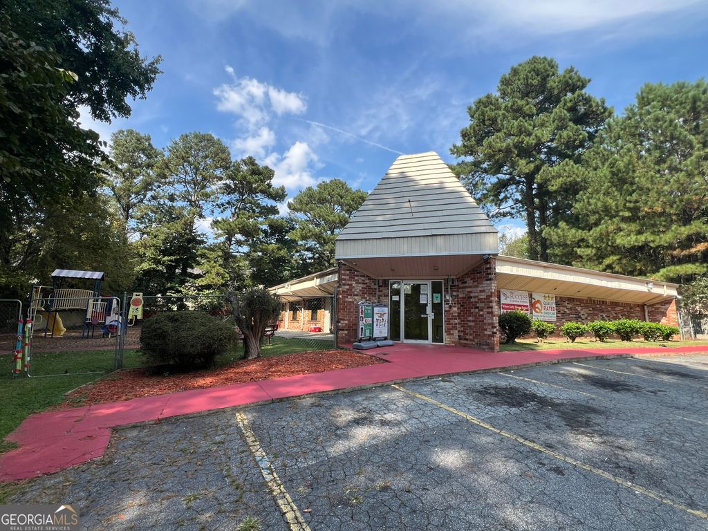 Photo of 699 Pointe South Parkway, Jonesboro, GA 30238 (MLS # 10727725)