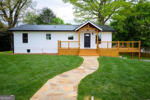 94 BREEZY KNOB RD FRANKLIN NC 28734