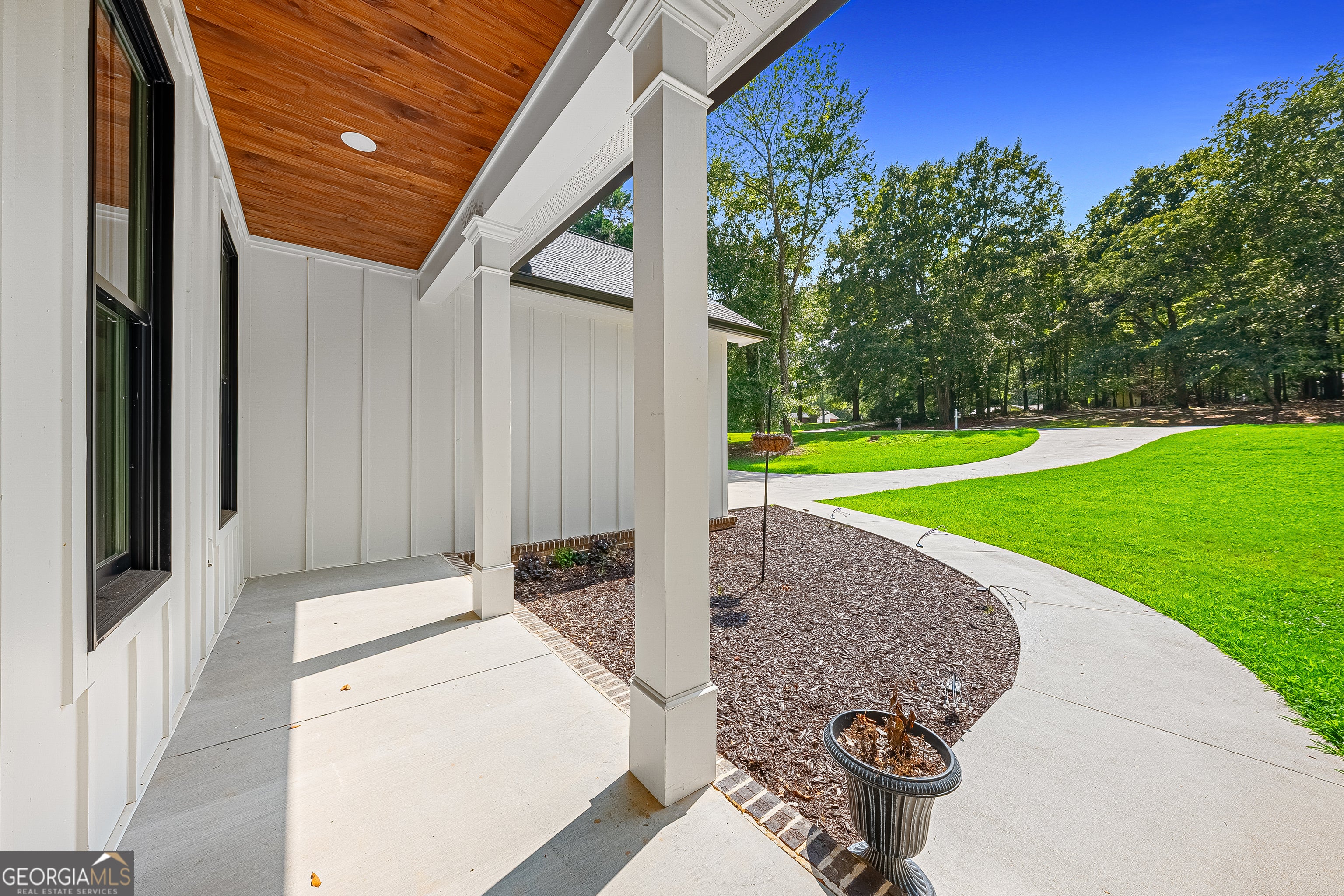 516 Winding WAY