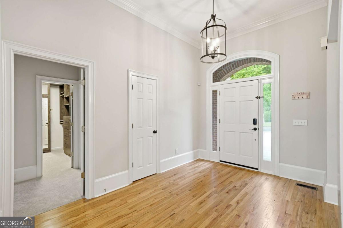 1085 Waterbury Close