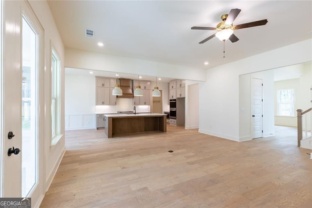 Gainesville, Georgia 30506, United States, 5 Bedrooms Bedrooms, ,5 BathroomsBathrooms,Residential,Active,233018