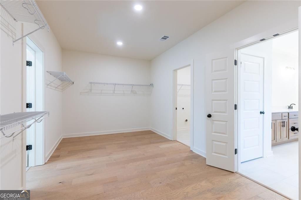 Gainesville, Georgia 30506, United States, 5 Bedrooms Bedrooms, ,5 BathroomsBathrooms,Residential,Active,233018