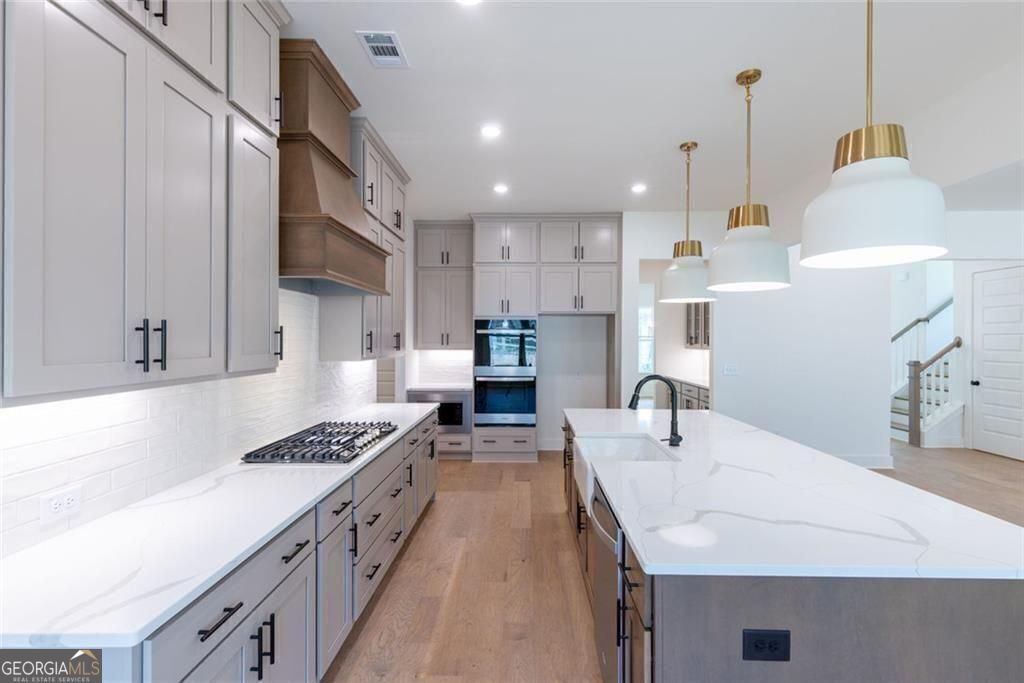 Gainesville, Georgia 30506, United States, 5 Bedrooms Bedrooms, ,5 BathroomsBathrooms,Residential,Active,233018