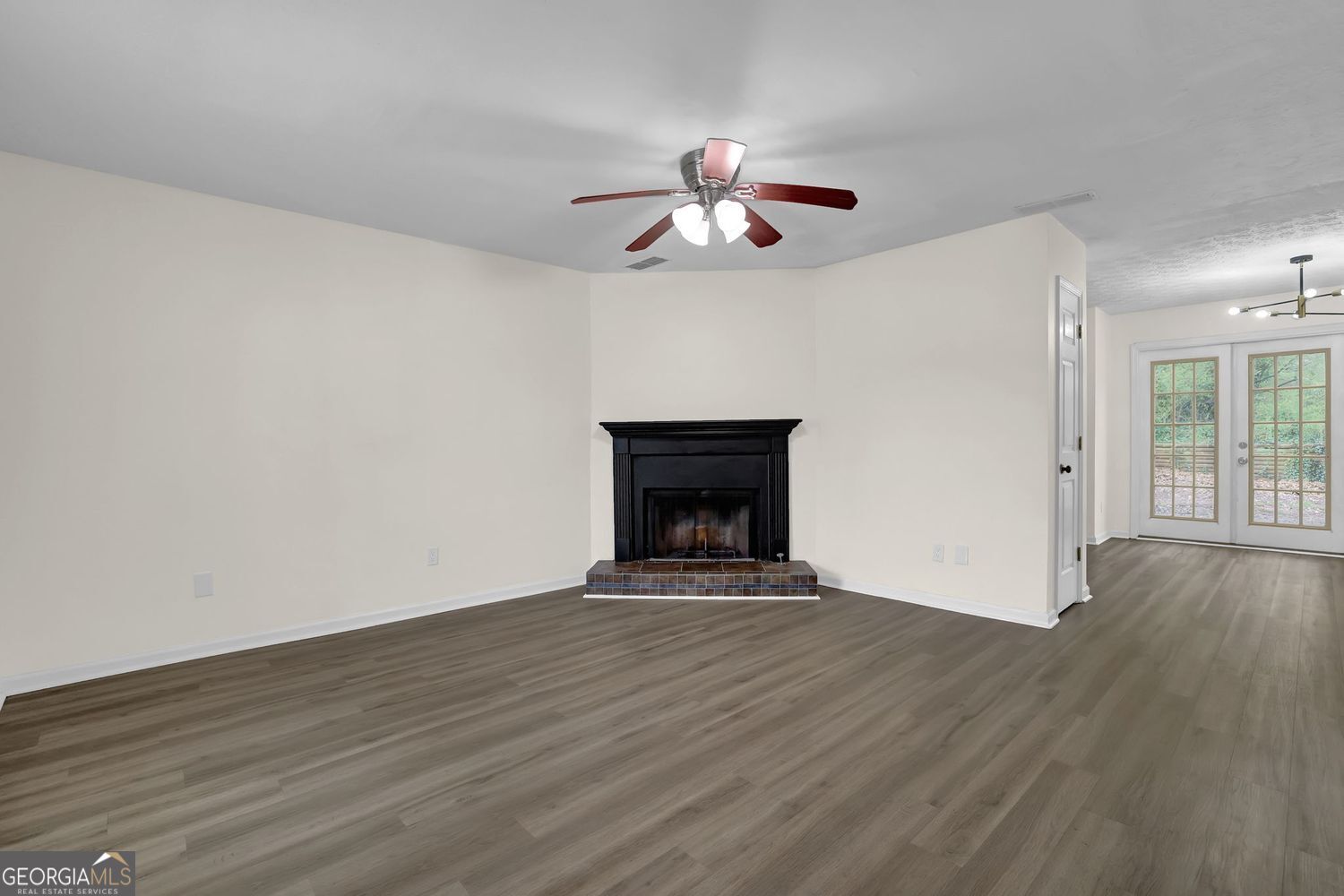 1557 Springleaf CT SE