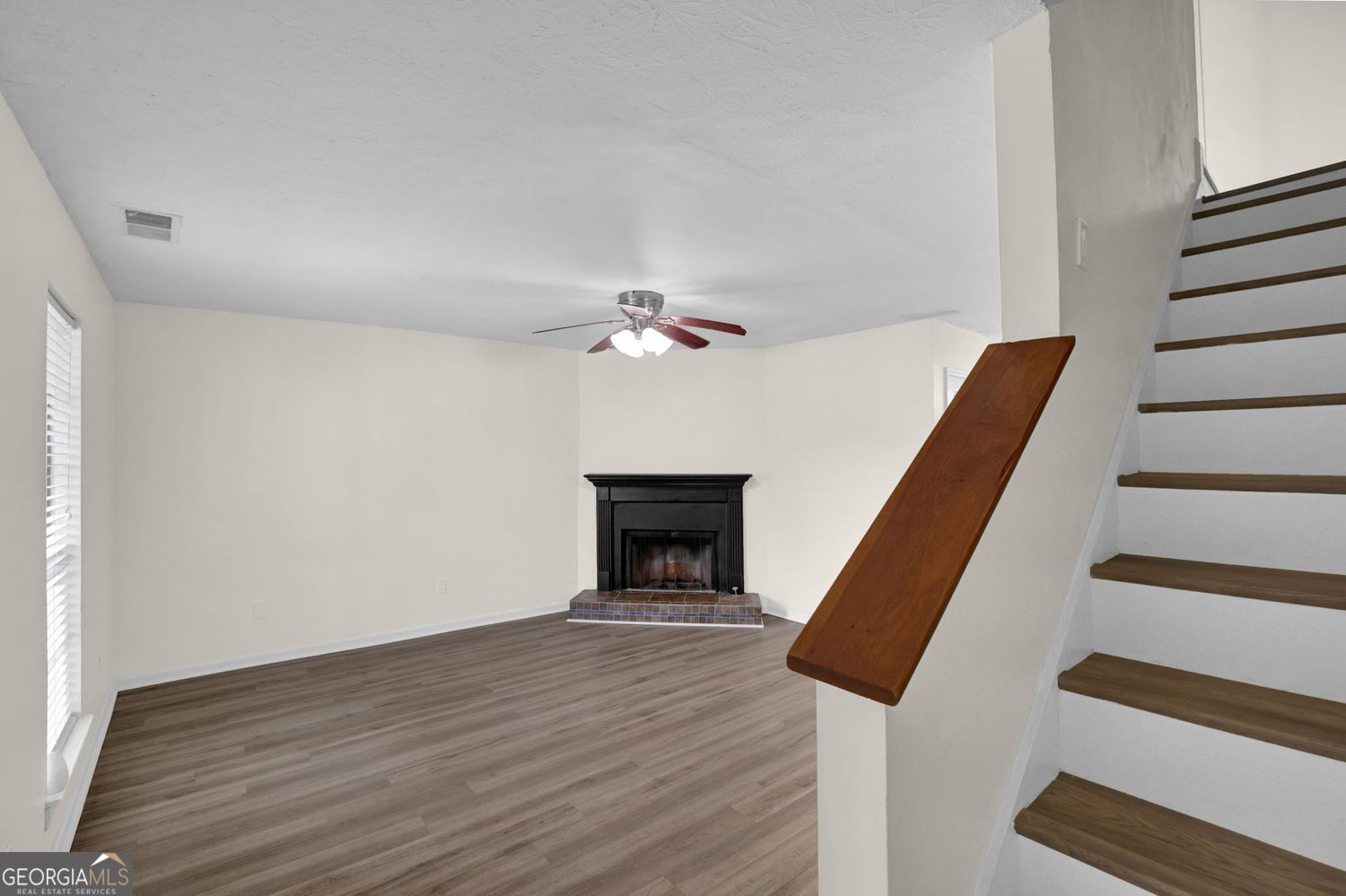 1557 Springleaf CT SE