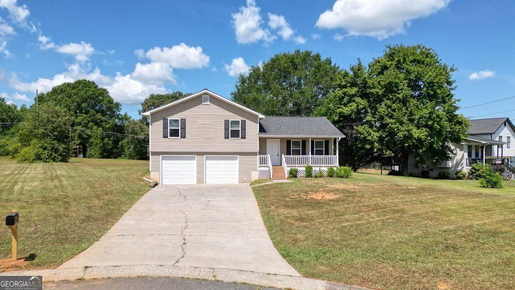 18 Saddle LN NW