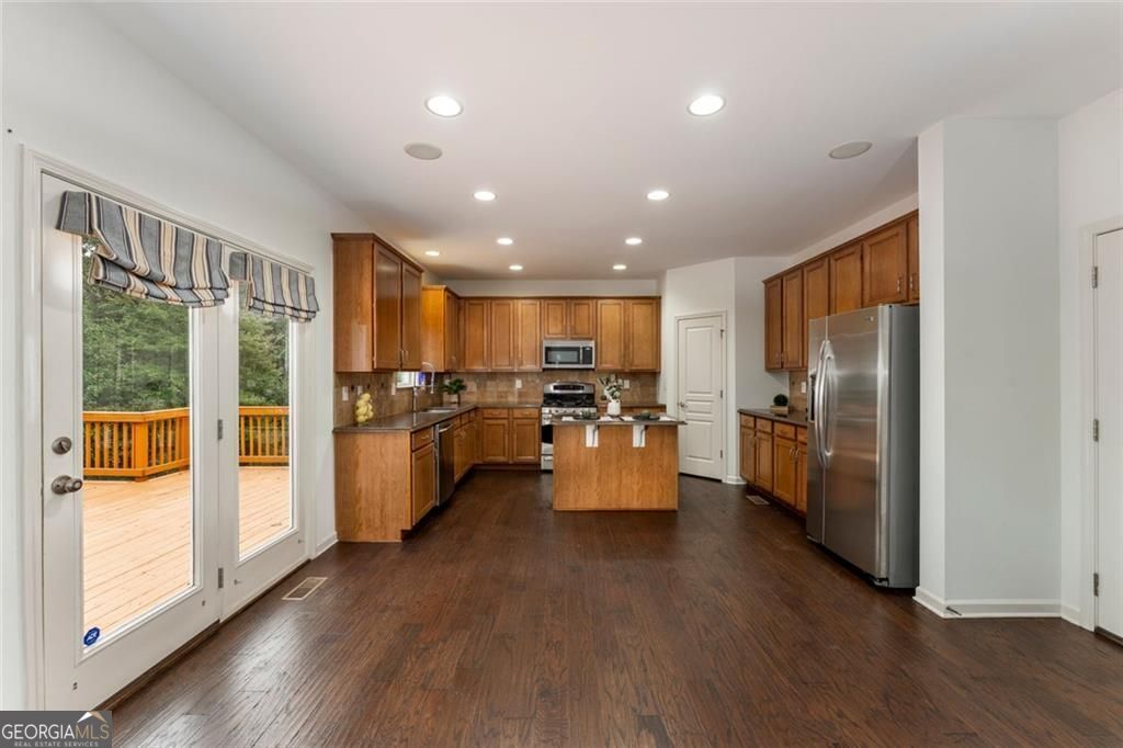 Canton, Georgia 30114, United States, 5 Bedrooms Bedrooms, ,3 BathroomsBathrooms,Residential,Active,224157