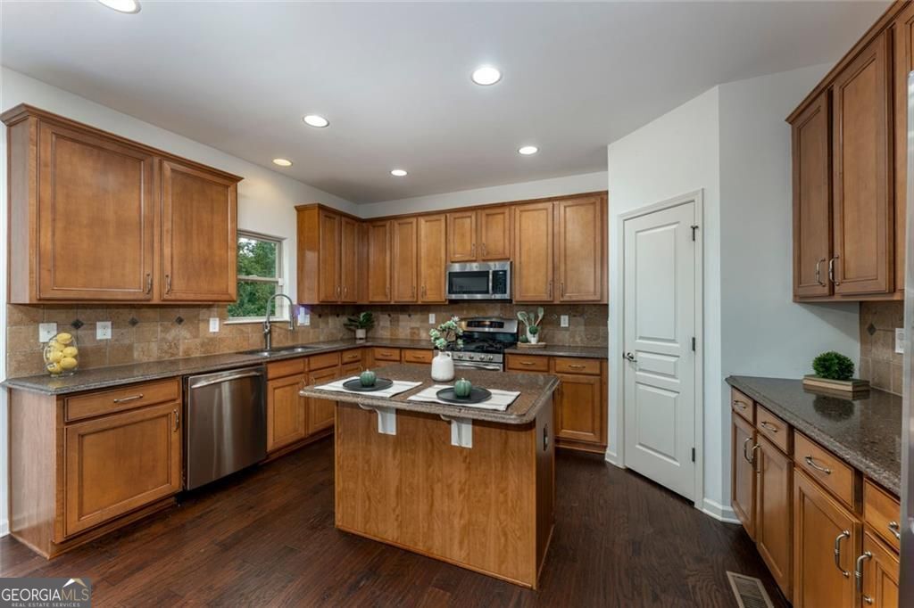 Canton, Georgia 30114, United States, 5 Bedrooms Bedrooms, ,3 BathroomsBathrooms,Residential,Active,224157