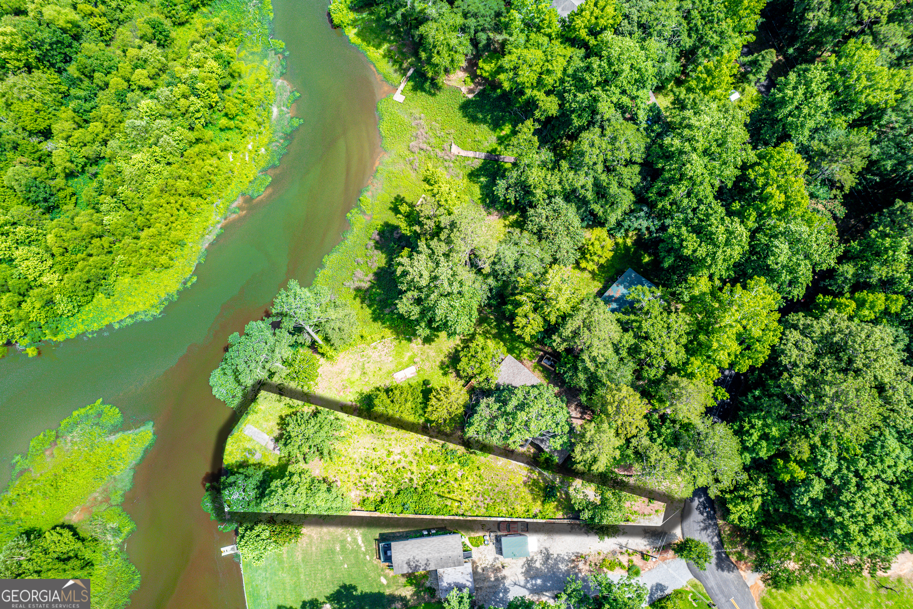 A lot on Lake Sinclair that's affordable!!!! This lot has a boat ramp, has electricity and water ran to it along with a septic system. The lot has been cleared. It's a pie shaped lot with the wide end at the lake. A great place to build a home.
