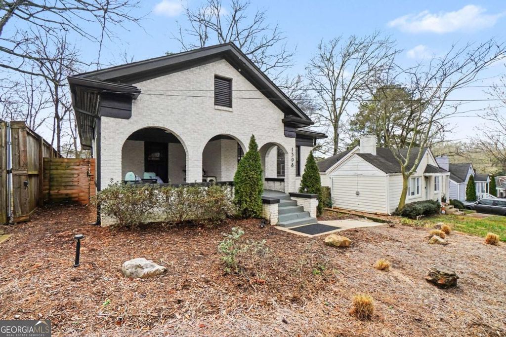 Photo of 1308 Beecher Street SW, Atlanta, GA 30310 (MLS # 10770511)