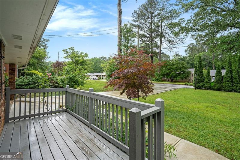 890 ORIOLE LN