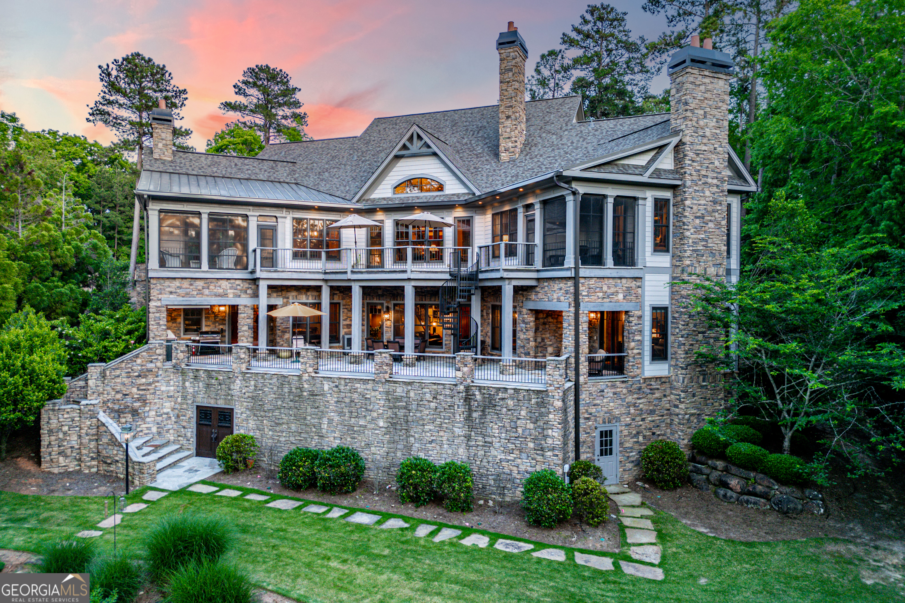1611 Pine Grove RD