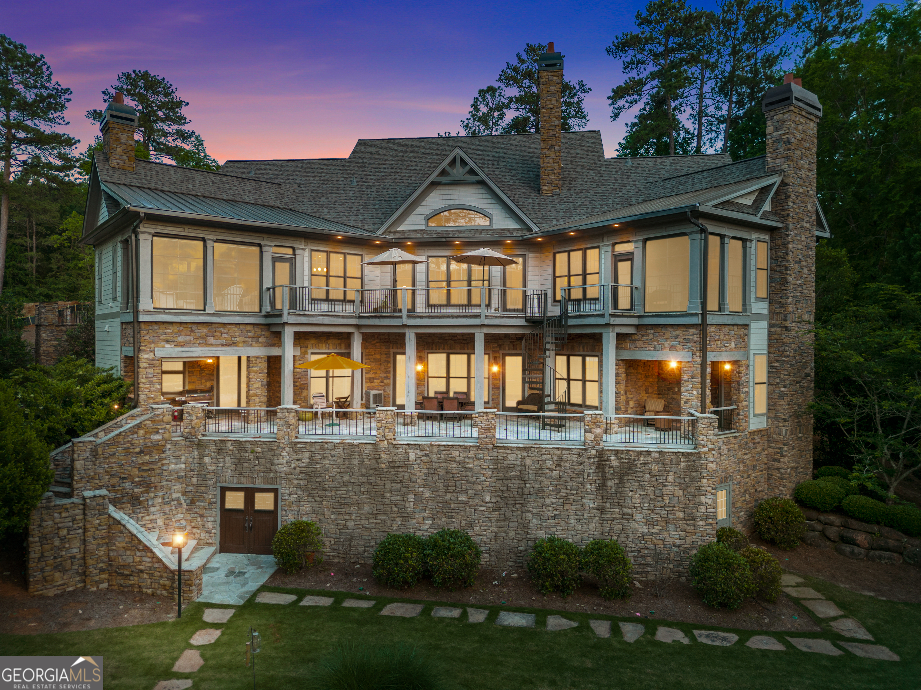 1611 Pine Grove RD