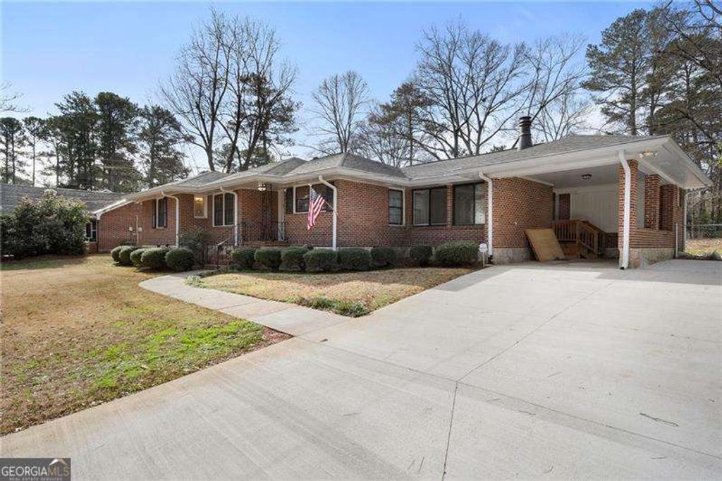 Photo of 3088 Majestic Circle, Avondale Estates, GA 30002 (MLS # 10672114)