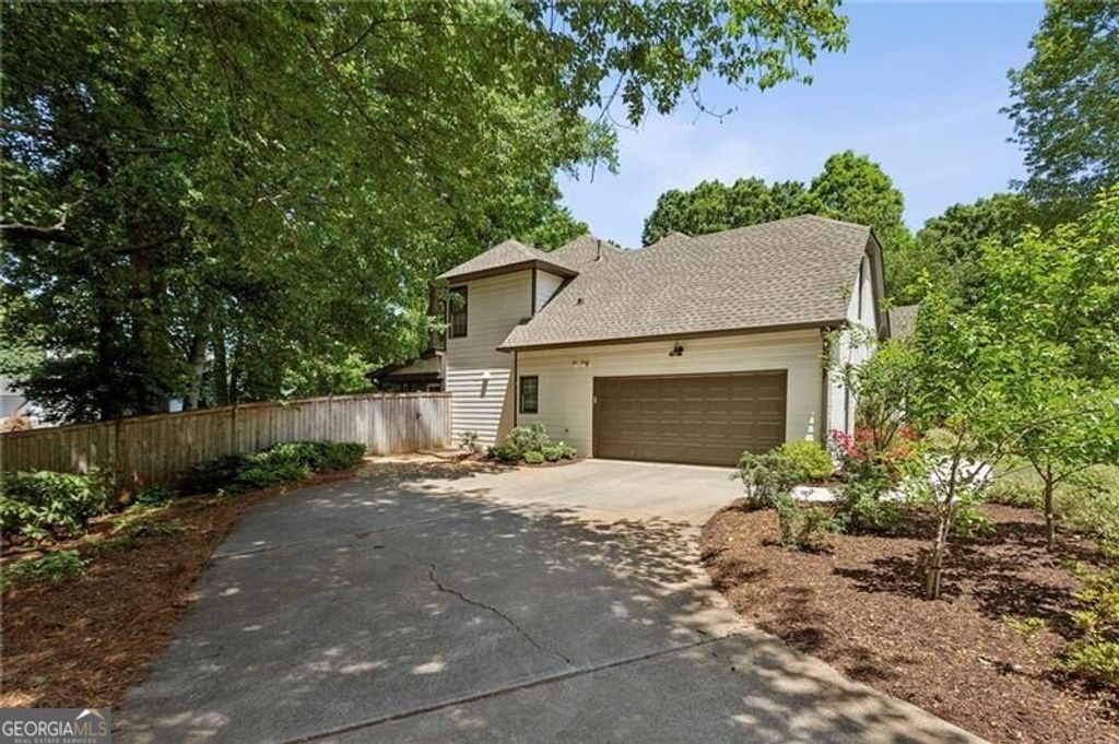 Photo of 934 Chesterfield Place NW, Marietta, GA 30064 (MLS # 10757931)