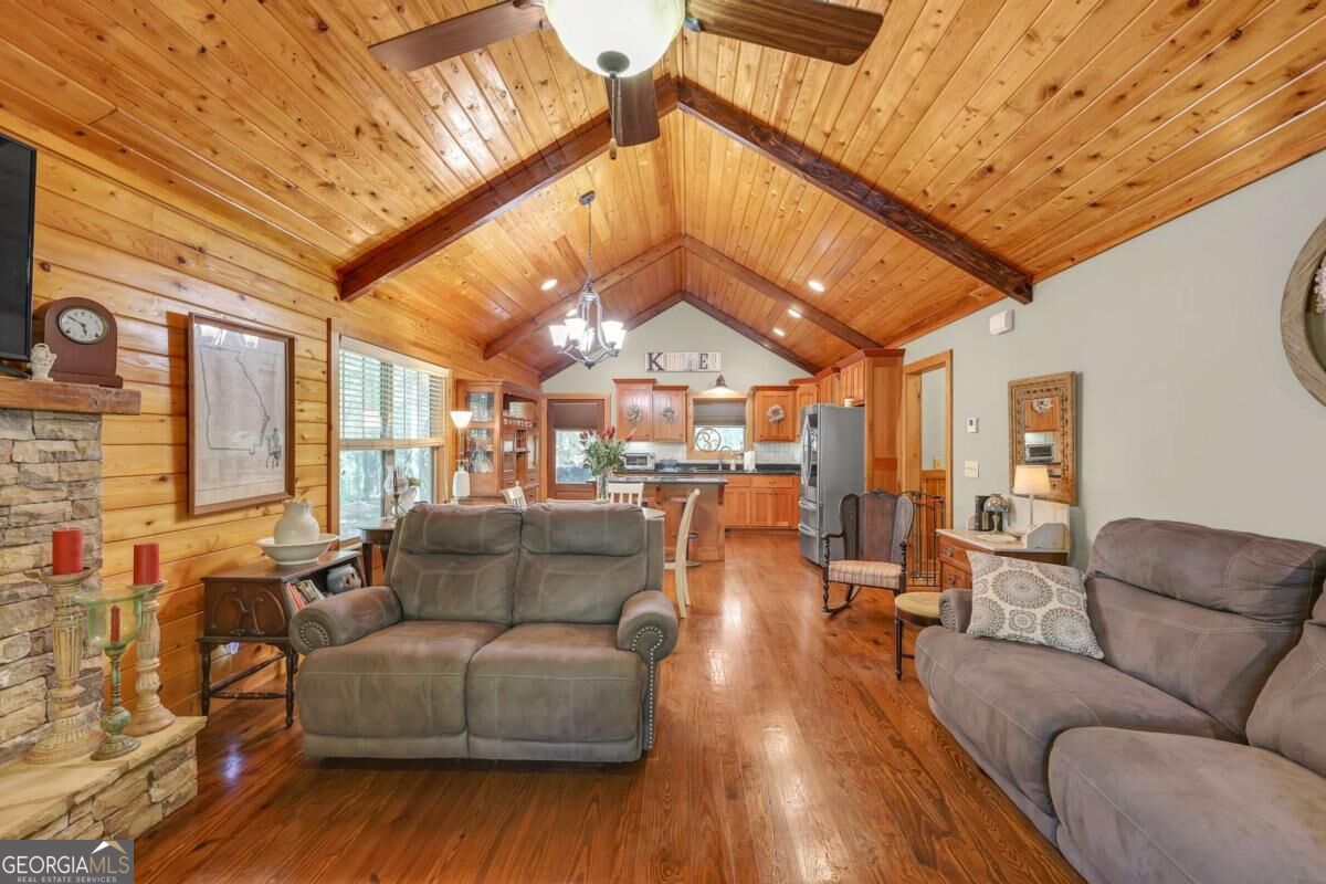 18 Shelter Cove RD