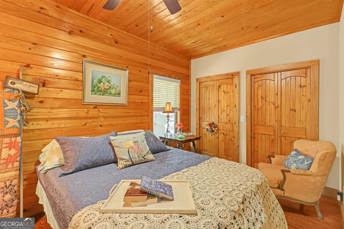 18 Shelter Cove RD
