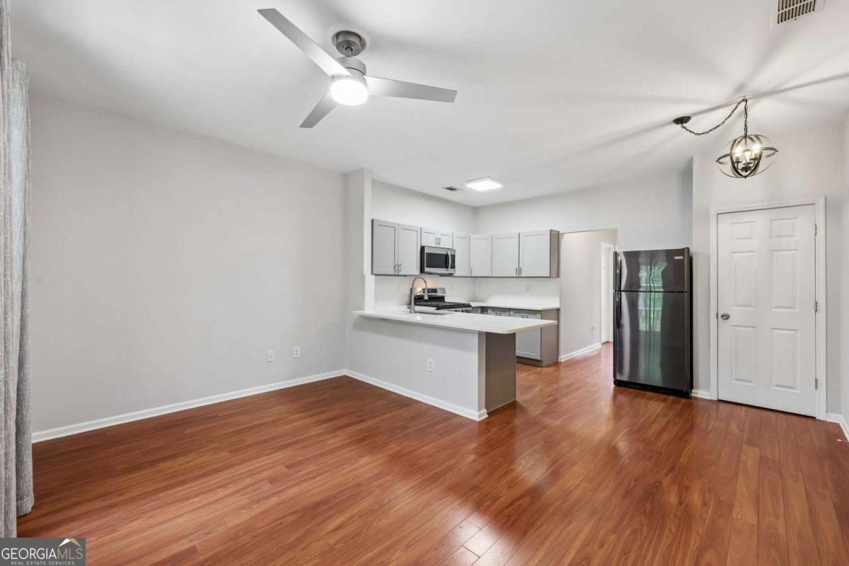 3286 Mill Springs CIR