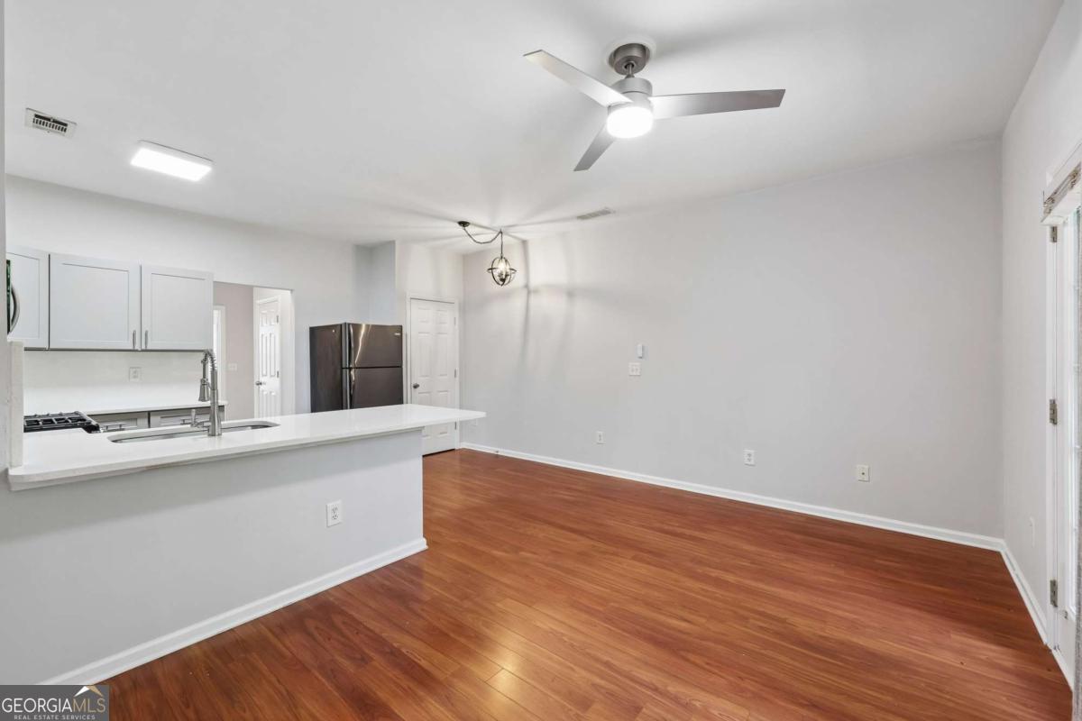 3286 Mill Springs CIR