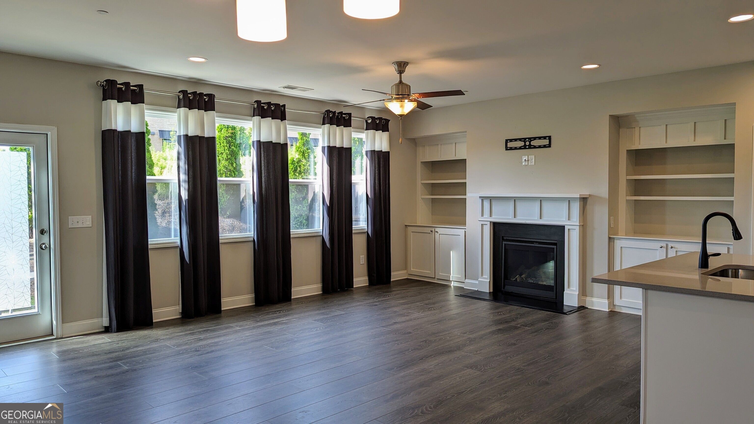 Addison Point - Residential