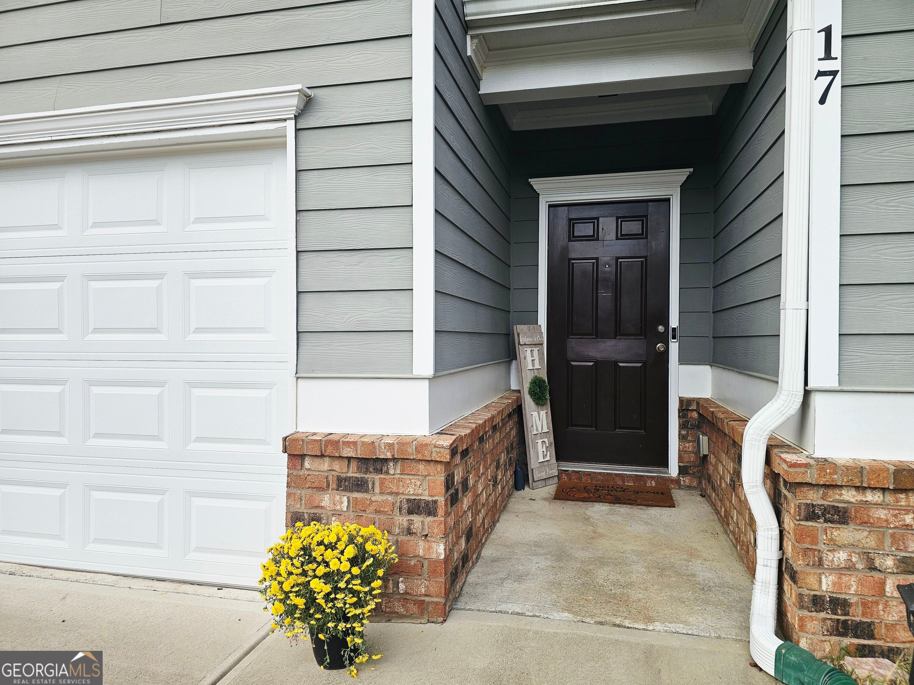 17 Rambling Oaks Drive NE