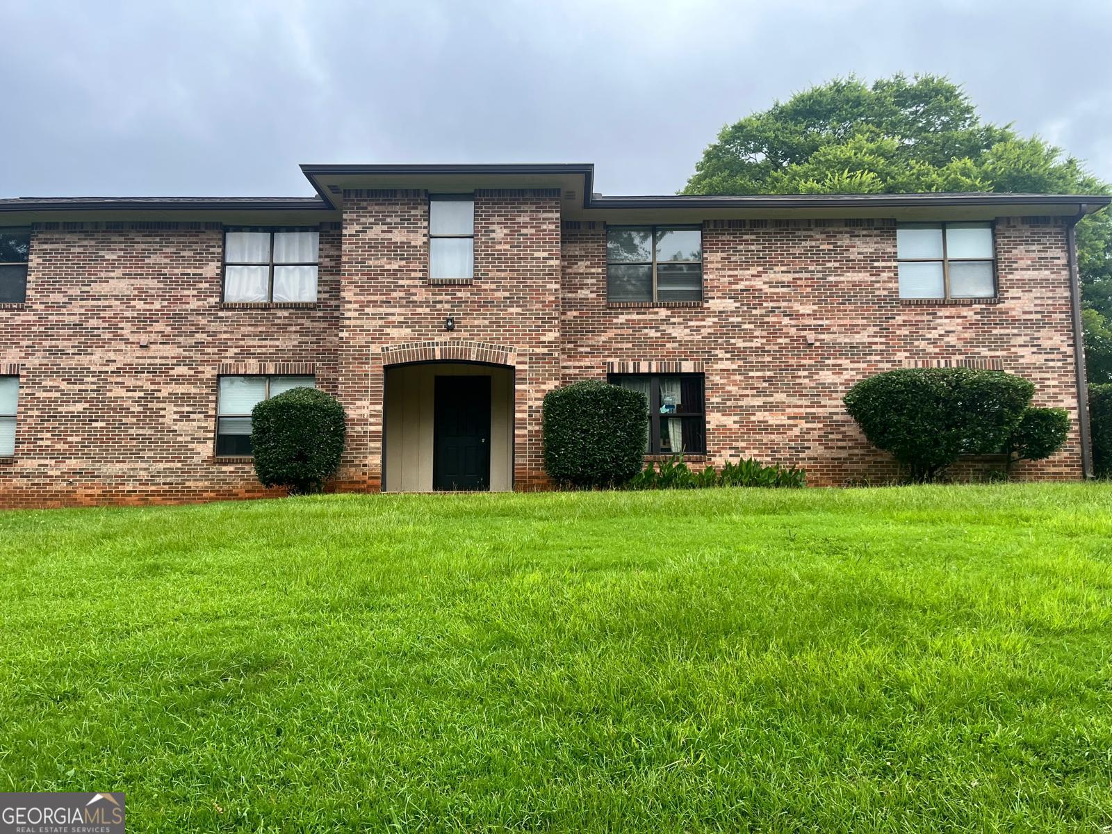 Don't miss this beautifully updated 2-bedroom, 1-bath apartment for RENT McDonough!!!! Fresh, modern touches throughout make this space feel brand new. Enjoy the perfect blend of comfort and convenience, just minutes from shopping, dining, and major highways. Showings by appointment only. MOVE IN READY