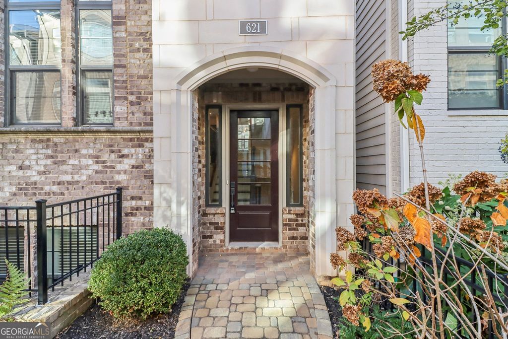 Photo of 621 Broadview Terrace NE, Atlanta, GA 30324 (MLS # 10673909)